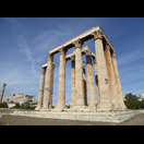 Reste des Olympieions, links die Akropolis
